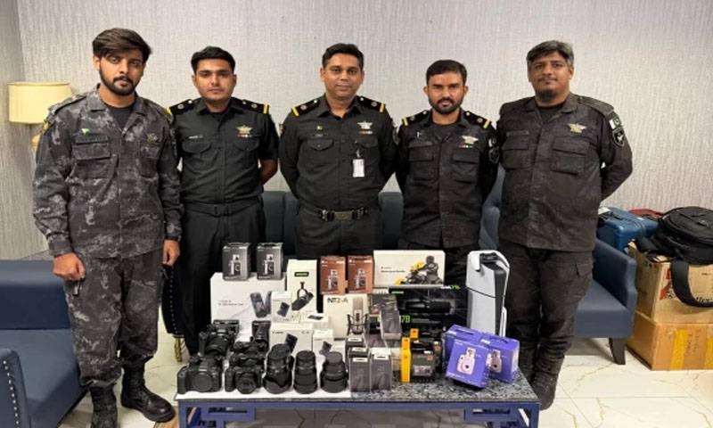 کراچی ایئرپورٹ پر مسافر سے لاکھوں روپے مالیت کا الیکٹرانک سامان برآمد