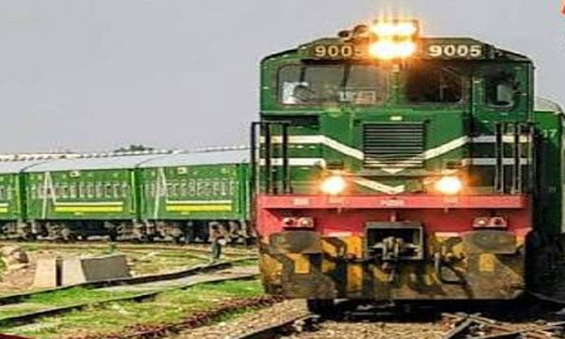 ٹرین کی تاخیر،عدالت کاریلویز کو 50 ہزار روپے ہرجانہ ادا کرنے کا حکم 
