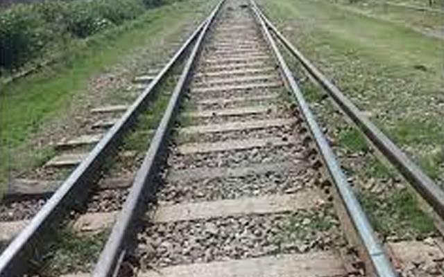 کراچی سے لاہور جانے والی ڈی وی ایم ٹرین کی کوچ پٹڑی سے اتر گئی