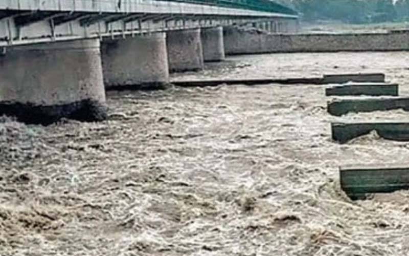 جلالہ کے مقام پر نالہ اوجھ میں 39900 کیوسک کے ساتھ درمیانے درجے کا سیلاب 