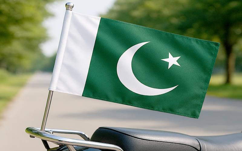 سرکاری گاڑیوں اور موٹرسائیکلوں پر قومی پرچم آویزاں کرنے کا حکم