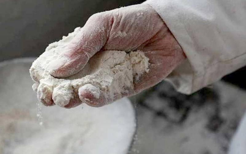 عام آدمی کوایک اور جھٹکا؛ آٹا15روپے کلو اورتھیلا200روپے تک مہنگا