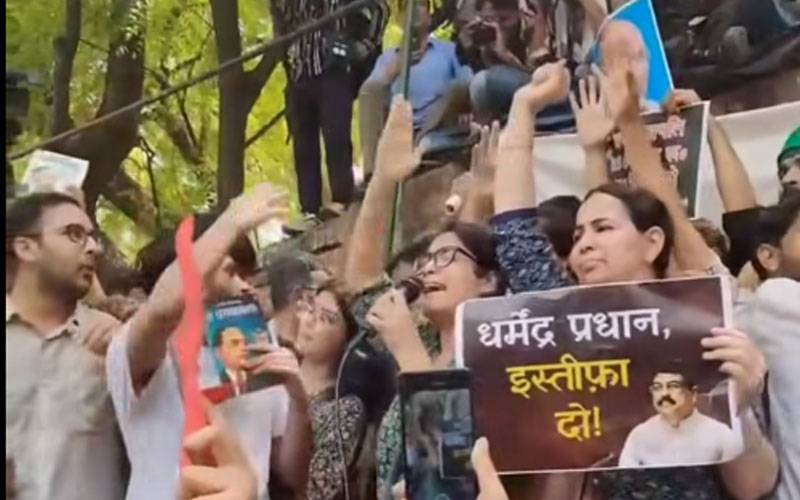 کاکروچ جنتا پارٹی کا پورے بھارت میں جنتر منتر کی طرز پر احتجاج دوبارہ شروع کرنے کا اعلان 