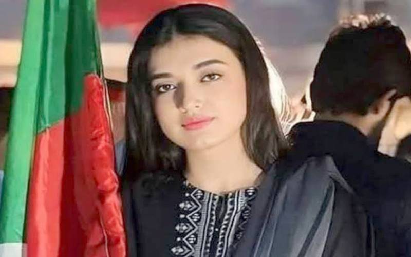 پولیس حملہ کیس؛ فلک جاوید کے جوڈیشل ریمانڈ میں 14 دن کی توسیع 