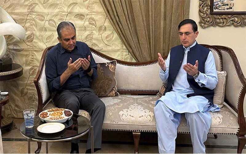 محسن نقوی کی بیرسٹر گوہر سے ملاقات، والدہ کے انتقال پر تعزیت