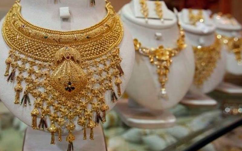 سونے کی فی تولہ قیمت میں 13700روپے کا بڑا اضافہ، چاندی کی قدر بھی آسمان پر! 