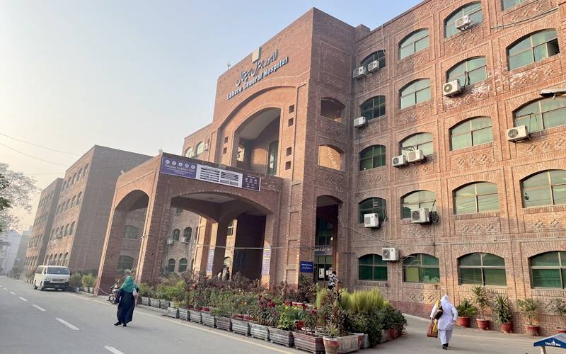 لاہورجنرل ہسپتال سے ادویات چرانے والے دو ملزمان گرفتار،تین معطل