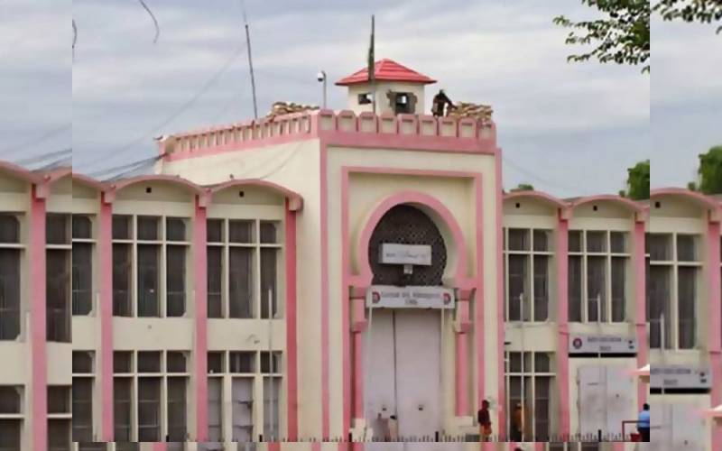 اڈیالہ جیل کے تین قیدیوں کا نجی ہسپتالوں سے علاج کیلئے عدالت سے رجوع