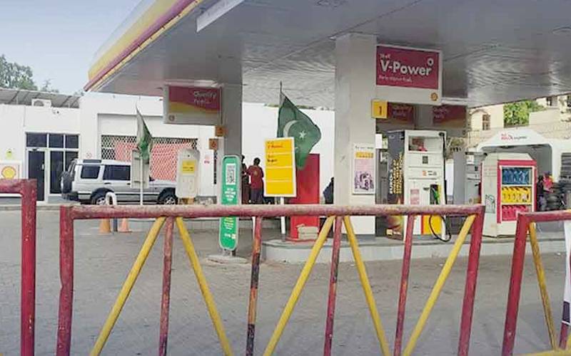 کراچی: فائر سیفٹی انتظامات نہ کرنےپر متعدد پیٹرول پمپس سیل 