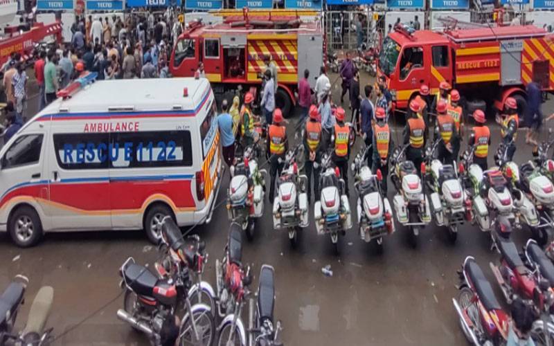 لانڈھی ایکسپورٹ پروسیسنگ زون کی  فیکٹری میں آتشزدگی بے قابو،شہر بھر کی فائر بریگیڈ طلب