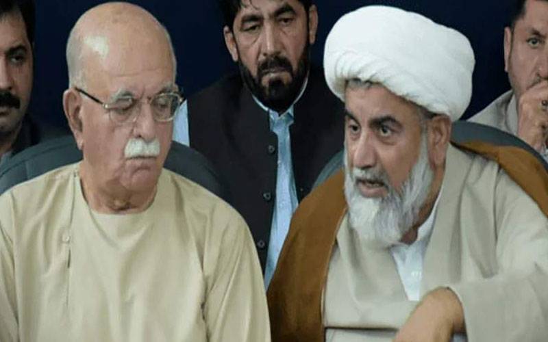 اچکزئی اور راجہ ناصر عباس ناراض، پی ٹی آئی قیادت منانے کیلئے گھروں تک پہنچ گئی