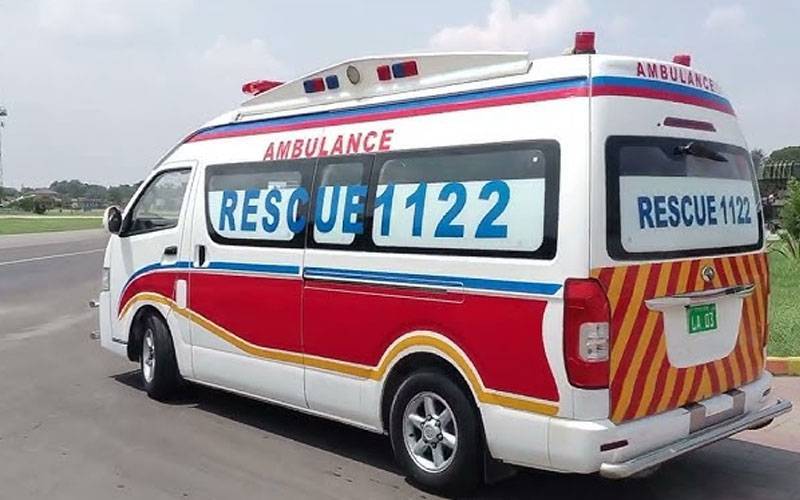  ٹرالی کو کھینچنے والا ایک ٹریکٹر کنویں میں گر گیا