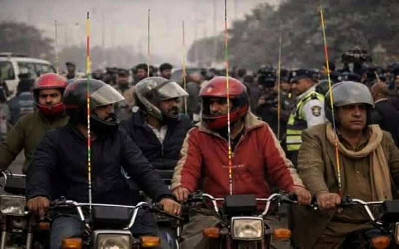 بسنت: لاہور پولیس کا خصوصی پلان تیار،  23 لاکھ بائیکرز کو سیفٹی راڈز فراہم کرنے کا فیصلہ