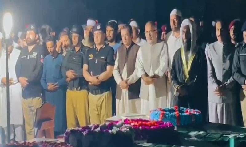  کوہاٹ دھماکہ ، شہداء کی نماز جنازہ ادا ، پولیس دستے کی سلامی، جسد خاکی آبائی علاقوں کو روانہ 
