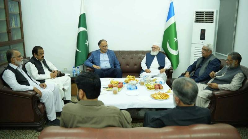 وفاقی حکومت نے پٹرولیم مصنوعات کی قیمتوں میں غیر معمولی ریلیف دینے کی یقین دہانی کر دی