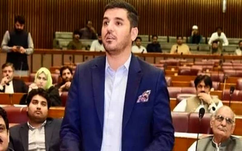 پی ٹی آئی رہنماؤں کی گرفتاریاں جاری، ایم این اے عادل بازئی بھی پکڑے گئے