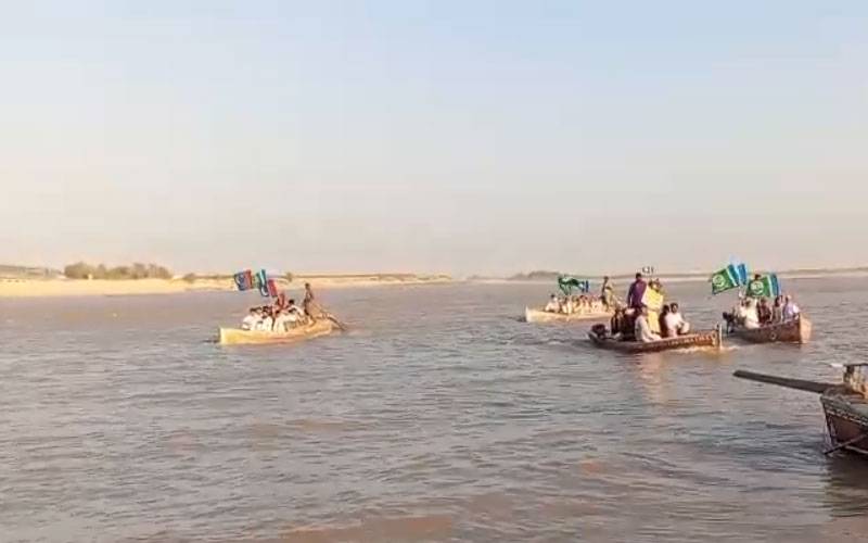  جامشورو میں جماعت اسلامی کا کشتی مارچ، پٹرولیم لیوی ختم کرنے کا مطالبہ 