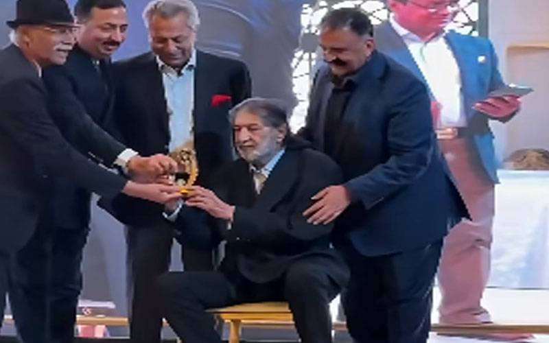 لارڈز کے تاریخی میدان میں سرفراز نواز کی’’ریورس سوئنگ‘‘ کی رونمائی