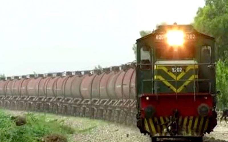 وزیر اعظم کی ہدایت پر ڈیزل کی بذریعہ ٹرین  ترسیل شروع 