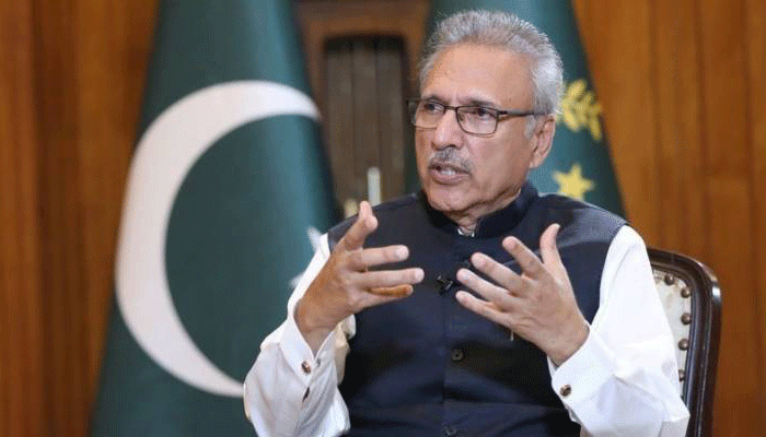 صدر مملکت ڈاکٹر عارف علوی نے کہا کہ الیکشن تاریخ، میثاق معیشت اور اہم تقرریوں کو آگے بڑھانے کے متعلق ثالتی کر سکتا ہوں، ثالثی کرانا میری آئینی ذمہ داری نہیں لیکن اگر سٹیک ہولڈرز متفق ہوں تو رضاکارانہ طور پر یہ کام کرنے کو تیار ہوں، عدلیہ، فوج سمیت تمام اداروں کو سیاسی پوائنٹ سکورنگ کے لئے استعمال نہ کیا جائے، سیاست روک کر سیلاب زدگان کی مدد کی جائے، ڈرون آپریشن میں پاکستانی حدود کے استعمال کے افغانستان کے الزامات افسوسناک ہیں