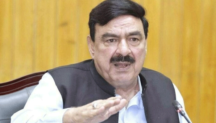 شیخ رشید نے کہا ہے کہ عمران خان کی مقبولیت کے طوفان کو قید کرنا یا نااہل کرنا مہنگا پڑسکتا ہے، پی ڈی ایم نے جو گڑھا عمران خان کے لیے کھودا تھا اس میں خود گر گئی ہے، ڈالر 232 روپے کا، سیلاب، غذائی قحط اور وبائی امراض سر پر ہیں