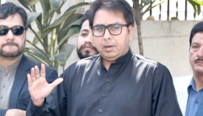 پاکستان تحریک انصاف کے رہنما شہباز گل نے ضمانت پر رہائی ملنے کے بعد سوشل میڈیا پر بیان جاری کیا ہے۔ ٹوئٹر پر جاری پیغام میں شہباز گل نے قرآن کی آیت شیئر کی “حَسْبُنَا اللَّهُ وَنِعْمَ الْوَكِيْلُ”۔