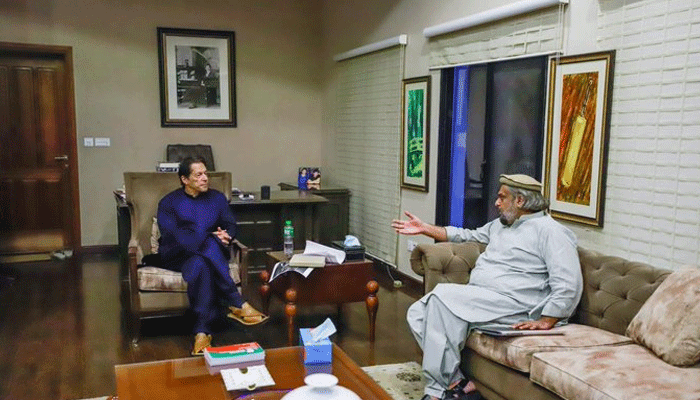 چیئرمین تحریک انصاف عمران خان سے سنی اتحاد کونسل کے سربراہ صاحبزادہ حامد رضا نے خصوصی ملاقات کی، جس میں باہمی دلچسپی کے امور، ملکی سیاسی صورتحال اور دیگر اہم معاملات پر تفصیلی تبادلہ خیال کیا گیا