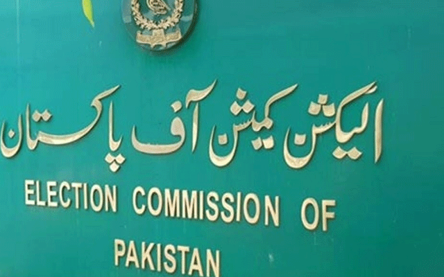 الیکشن کمیشن نے ضمنی انتخابات میں سرکاری وسائل اور ہیلی کاپٹر کے بے دریغ استعمال پر عمران خان کو دو بارہ نوٹس جاری کرنے کا حکم دے دیا