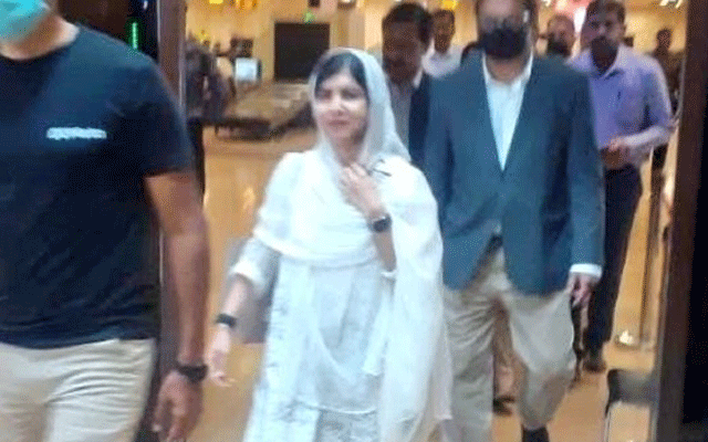 نوبل انعام یافتہ ملالہ یوسف زئی پاکستان پہنچ گئیں