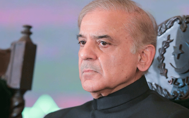 وزیراعظم شہباز شریف نے کہا ہے کہ اختلافات کے باوجود ڈائیلاگ سیاست کا حسن ہے، آج سیاست نے کیا کروٹ بدل لی ہے، آج گالی گلوچ کی سیاست ہو رہی ہے، معاشرے میں زہر گھول دیا گیا ہے، معاشرے کو تقسیم در تقسیم کیا جا رہا ہے