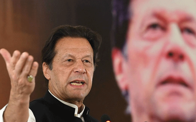 پاکستان تحریک انصاف کے چیئرمین عمران خان کا مارشل لاء لگنے سے متعلق سوال پر ردعمل سامنے آگیا