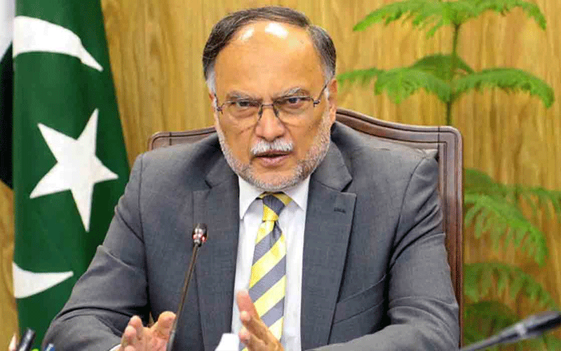 دشمن قوتیں خیبرپختونخوا اور بلوچستان کے ذریعے ہم پر حملہ آور ہیں: احسن اقبال